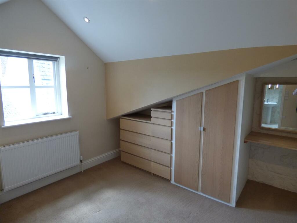 Bedroom 1.JPG