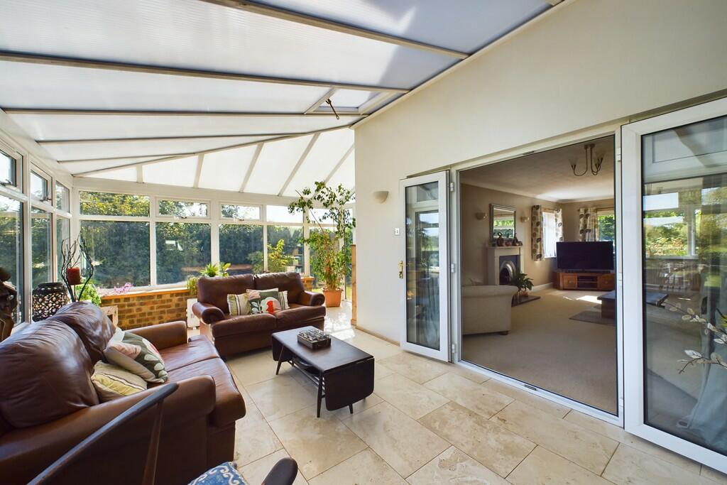 CAM01689G0-PR0418...