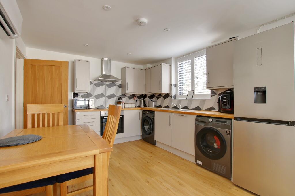KITCHEN / DINING AREA