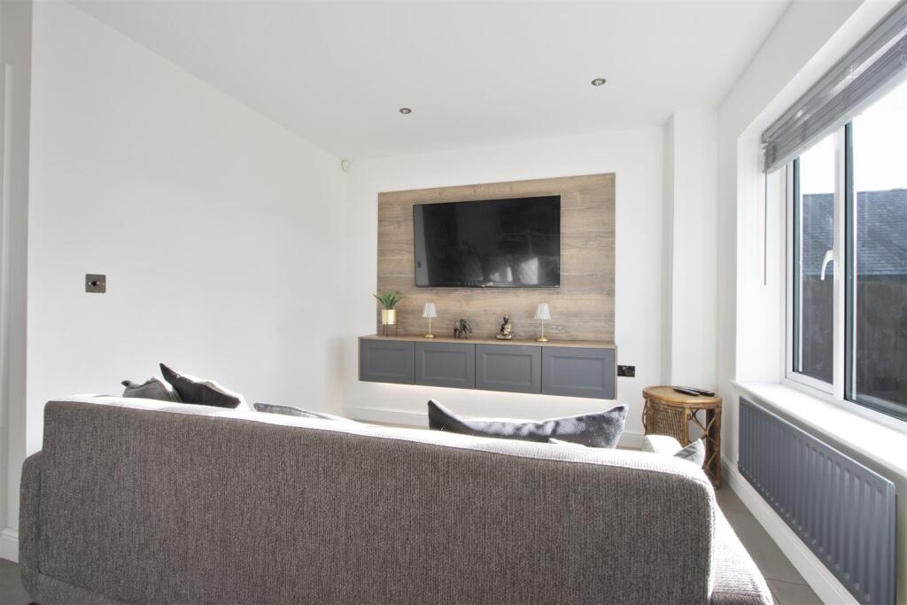 Re-Fitted Kitchen/Family Room