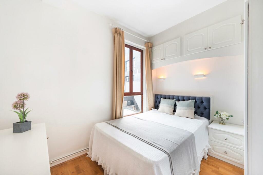 BEDROOM 1 a.jpg