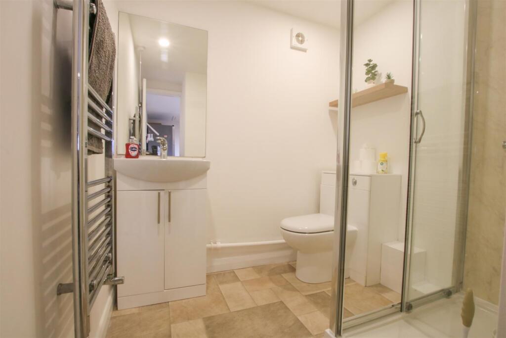 GROUND FLOOR SHOWER ROOM