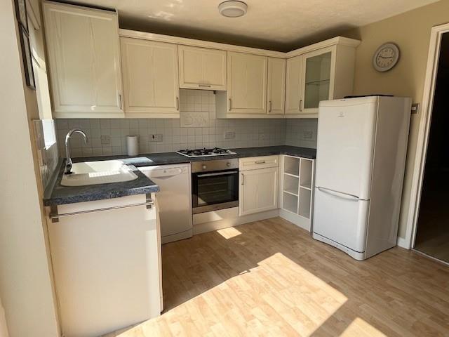 Kitchen 2.jpg