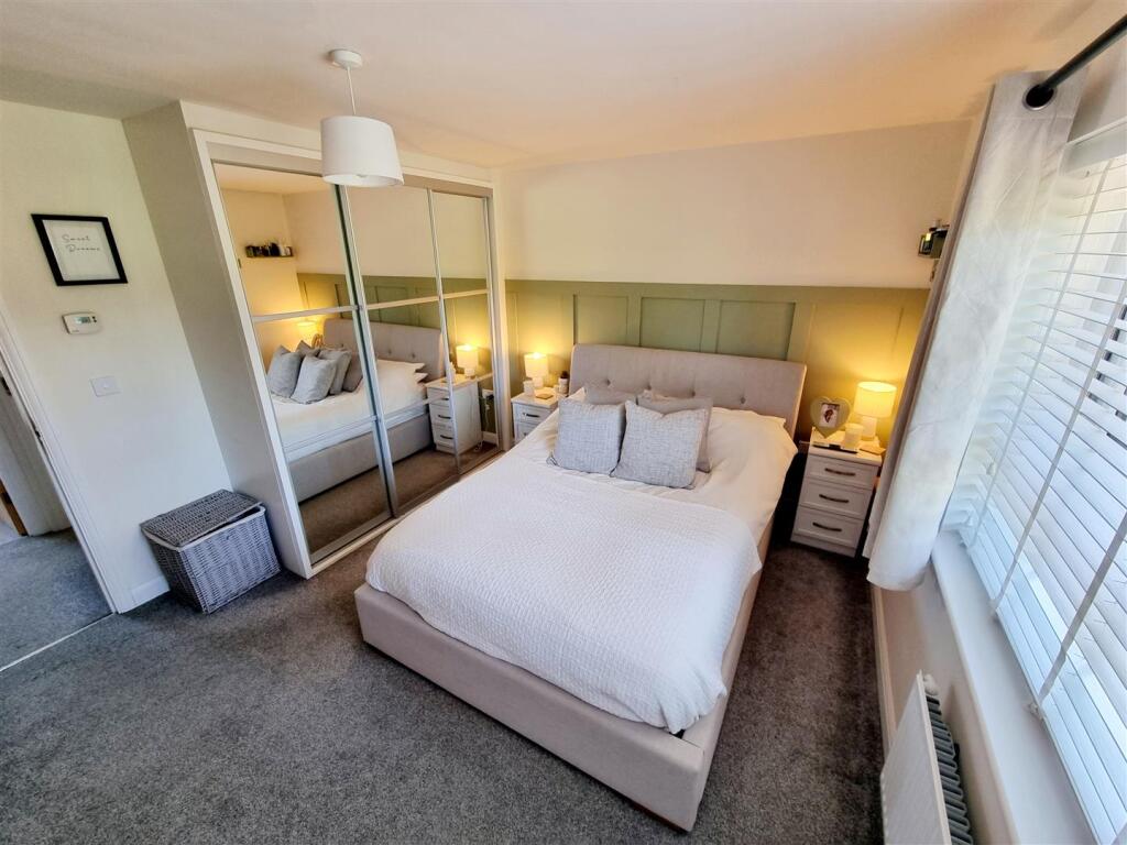 Bed 1.jpg