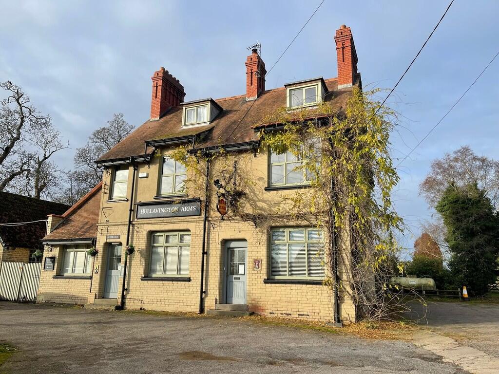 The Street, Hullavington