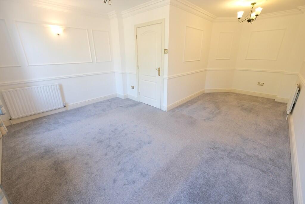 SITTING/DINING ROOM