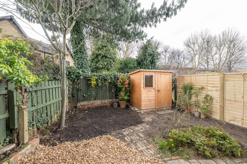Longfellow Road E17