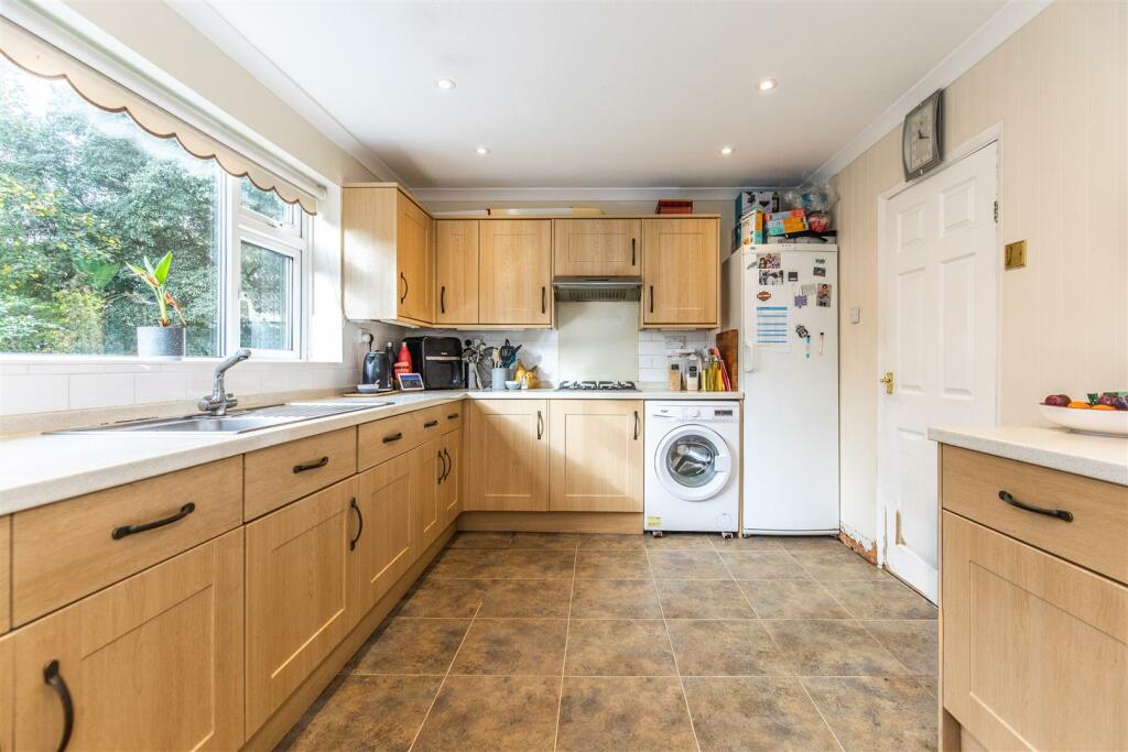 3 Henderson Close23.jpg