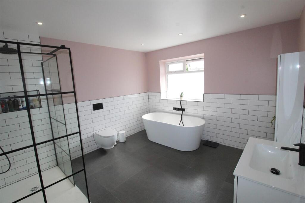 Clifton Drive South, Bathroom.JPG