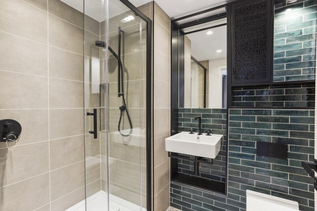 Curlew House bath...