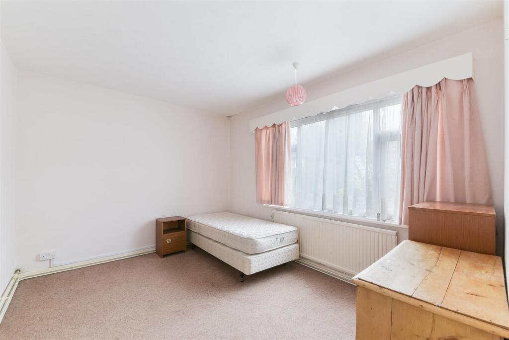 COURTLANDS CRESENT,37- (14).jpg