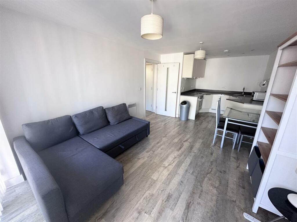 Lounge/Kitchen