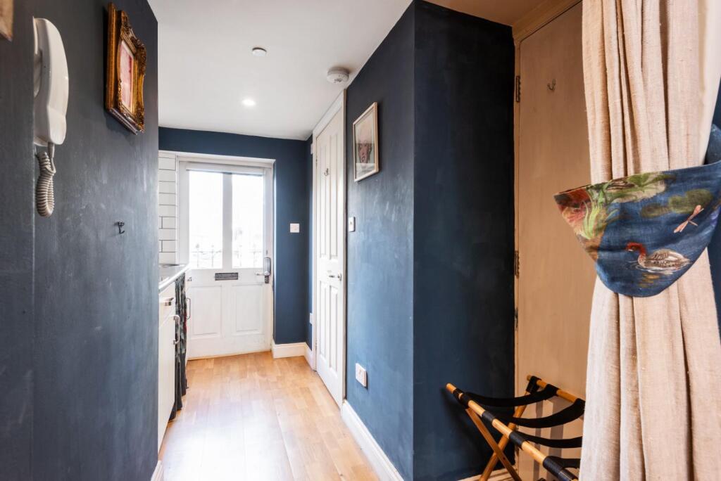 11a Claverton Buildings, Bath, BA2 4lD-9.jpg