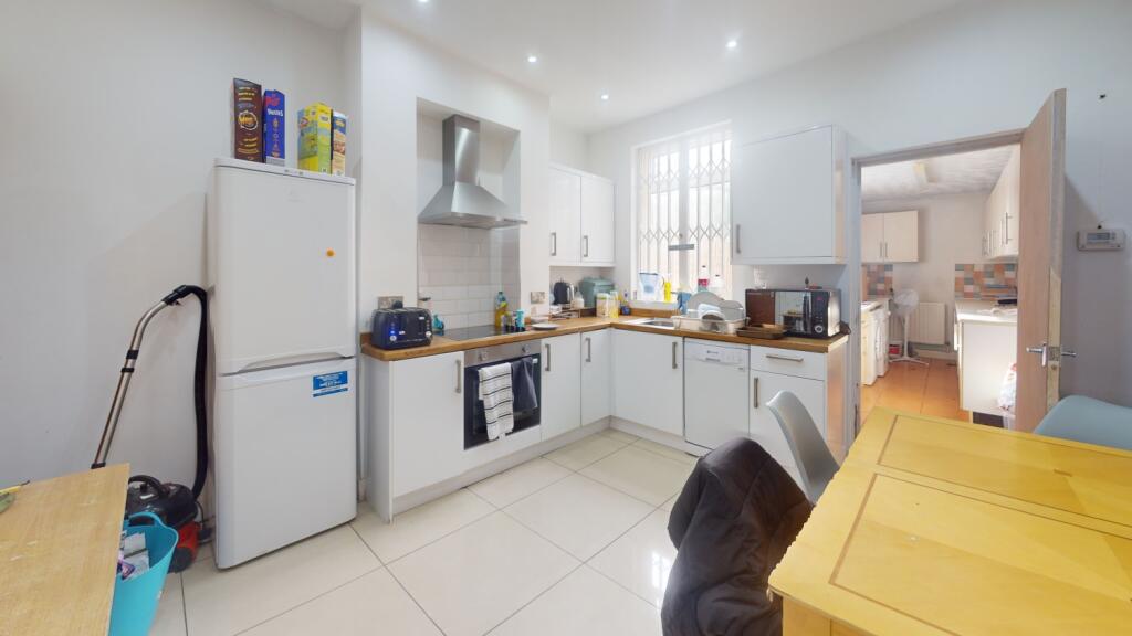 37-Birkin-Avenue-Kitchen