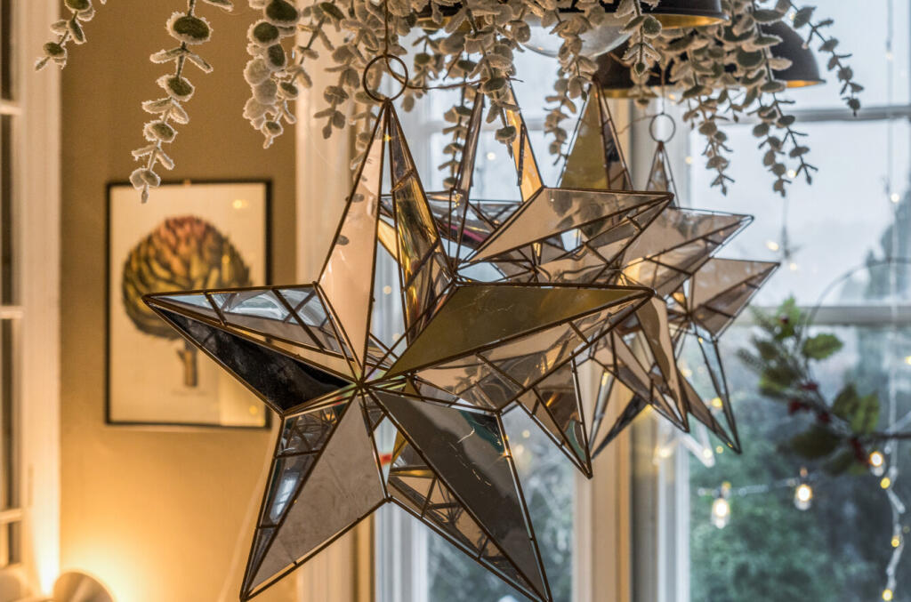 1393061-10-6943df...