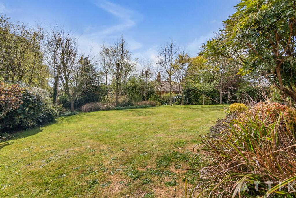 2 Hanbury Close, Halesworth IP19 8DG (47).jpg