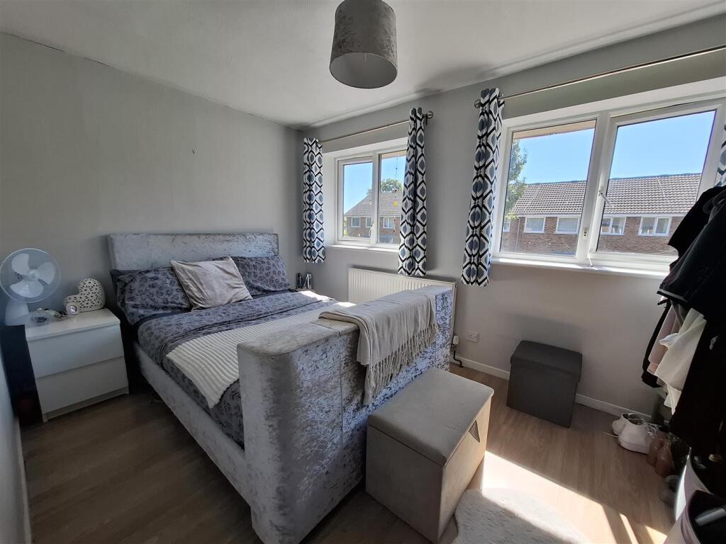 Bedroom 1.jpg