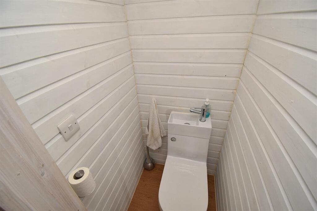 Outbuilding4.JPG