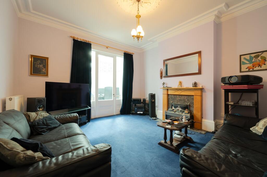 KITCHENS AND RECEPTION ROOMS