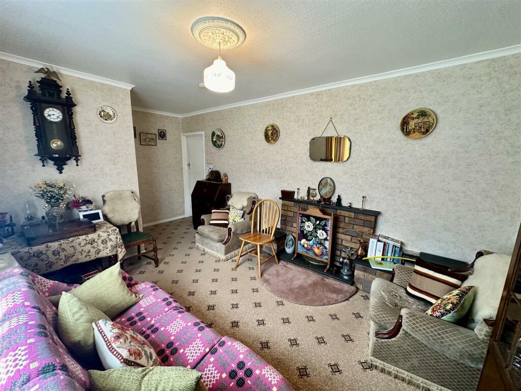 Front Lounge / Living Room