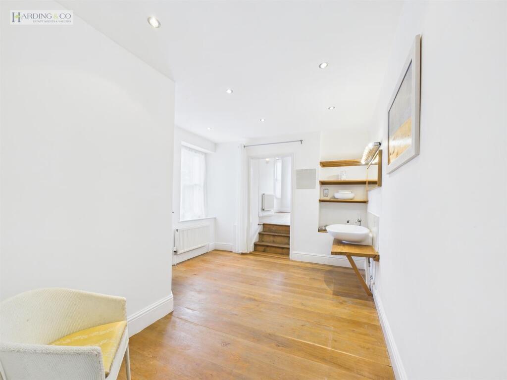 Dressing room iv.jpg