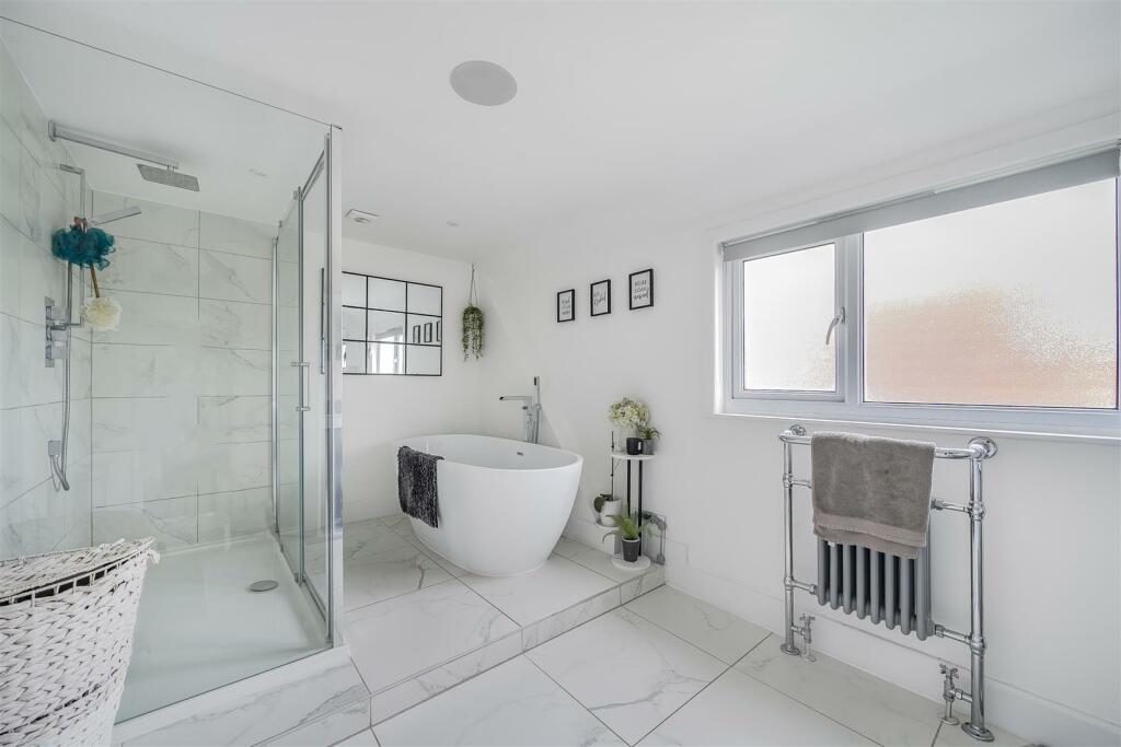 Master En-Suite