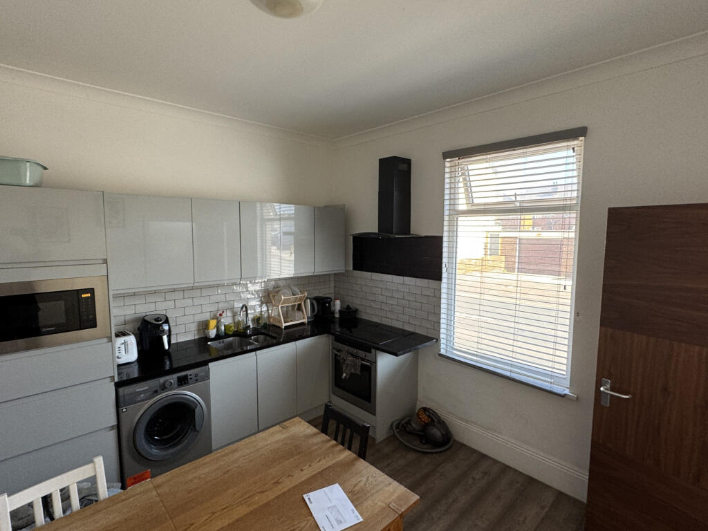 kitchen_2.JPG