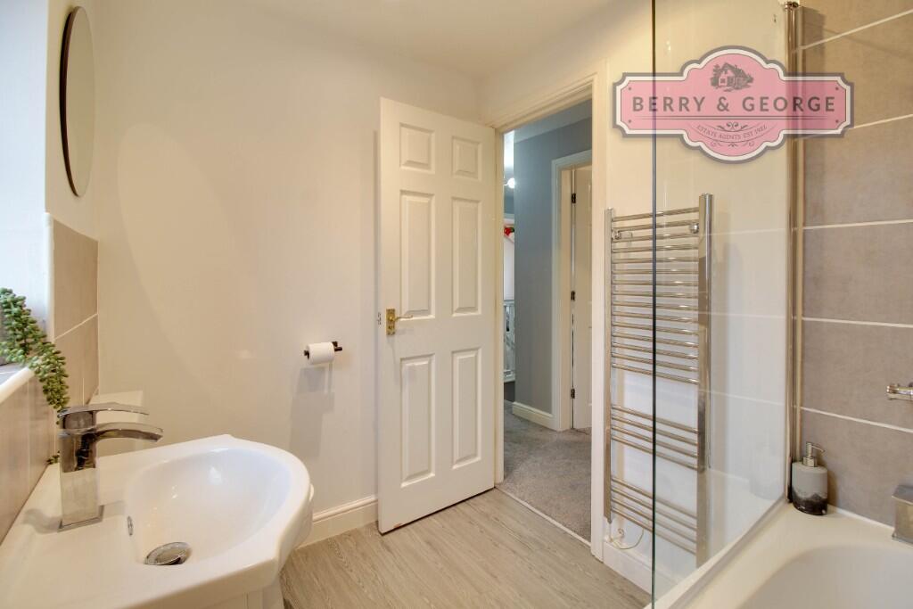 MAIN BATHROOM
