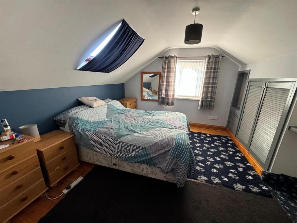 DOUBLE BEDROOM 1