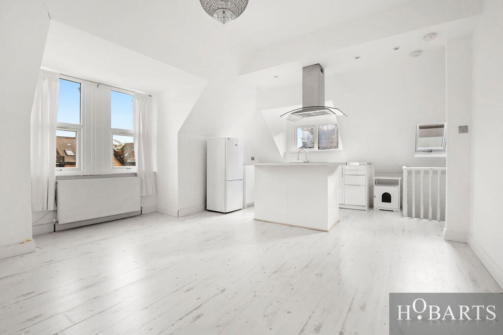 ONE-DOUBLE BEDROOM TOP FLOOR APARTMENT CONVERTED 