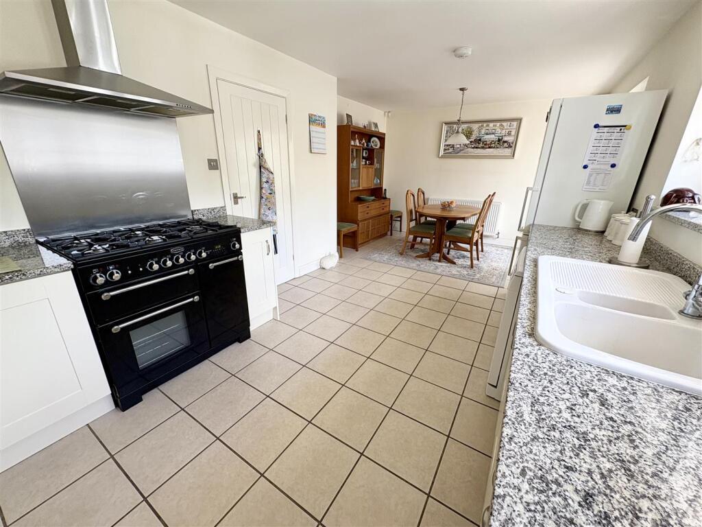 kitchen diner.jpg