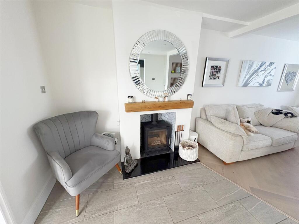 Dining area leading to kitchen.jpg
