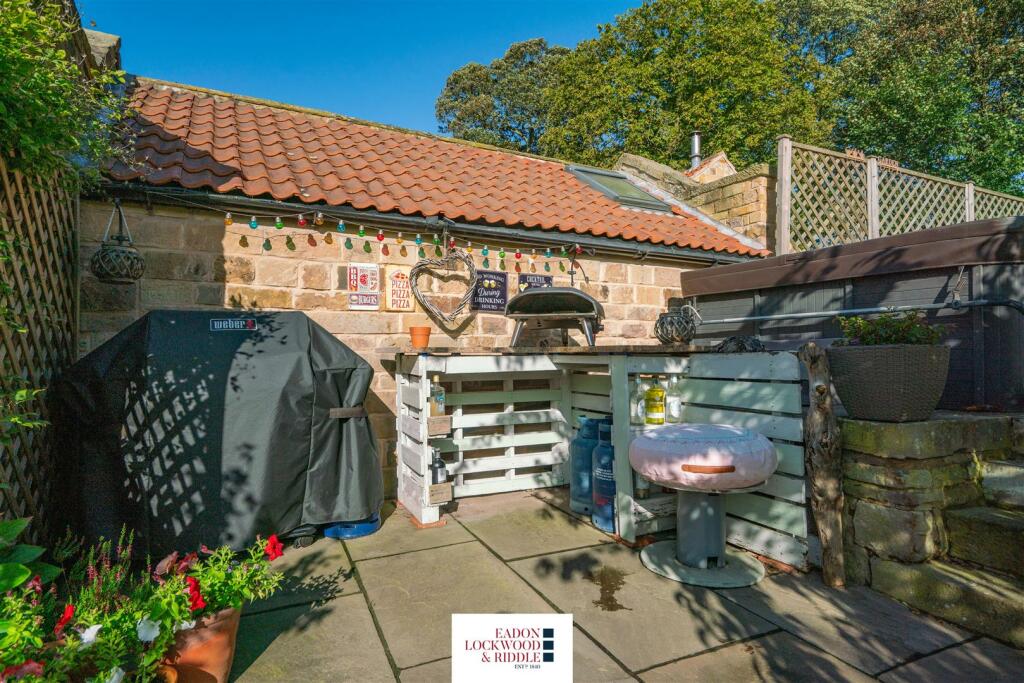 Garden Kitchen Area.