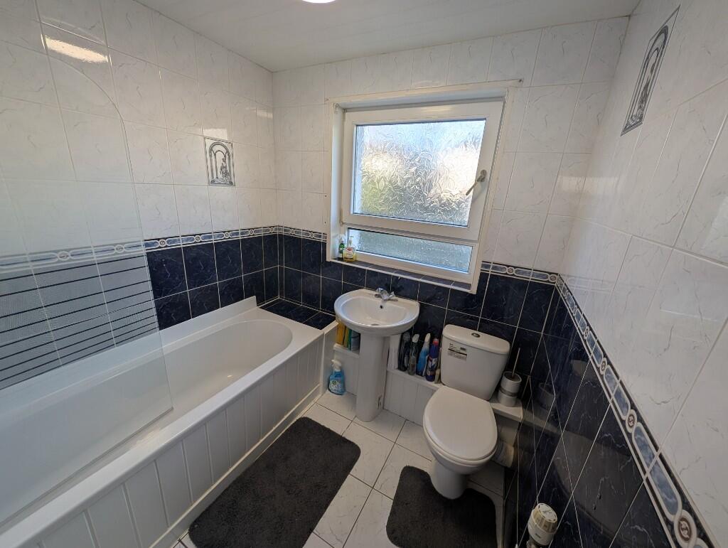 Bathroom 2.0m x 1.9m
