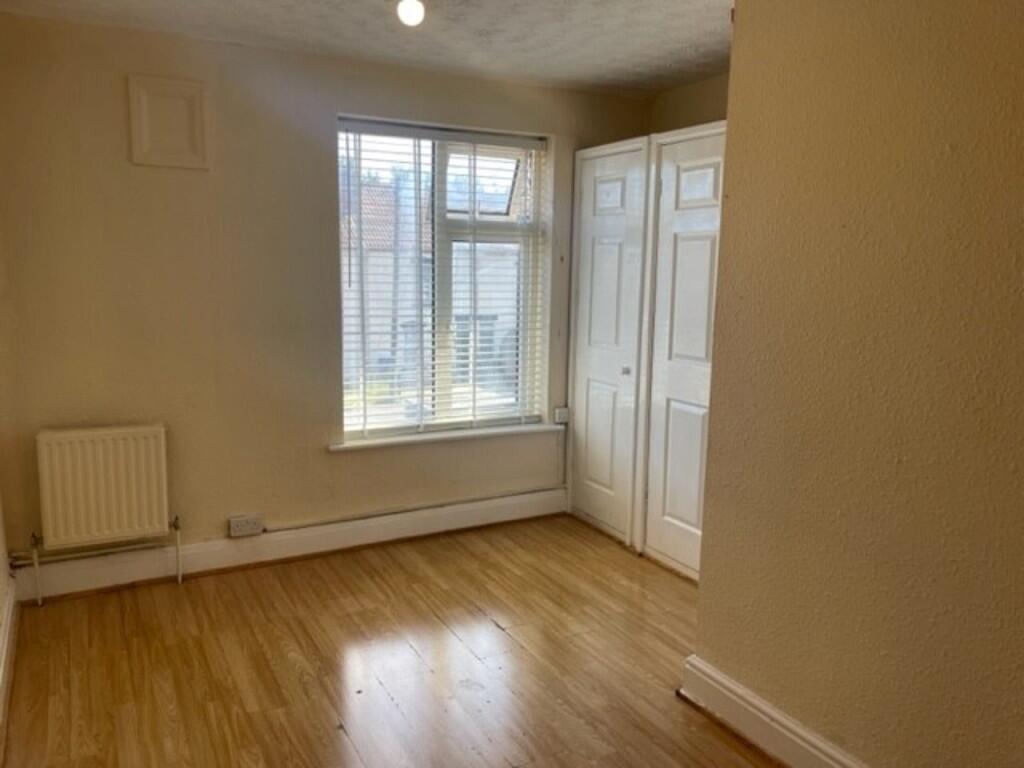 Bedroom 2 Wardrob...