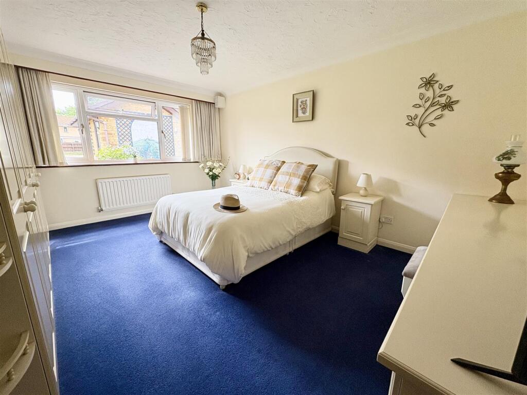 7. bed1.jpg