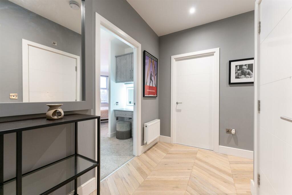 39 Royal House, Princes Gate - by Frame Studio 047
