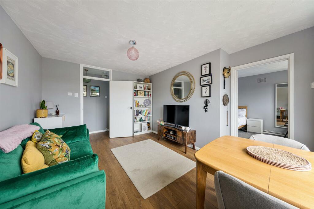 Forest View Road E12