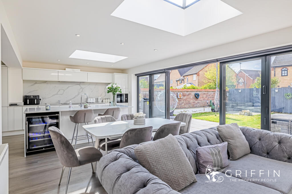 Kitchen &amp; Dining