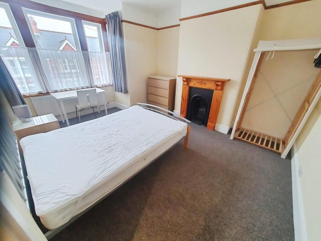 736e49da-Bedroom ...