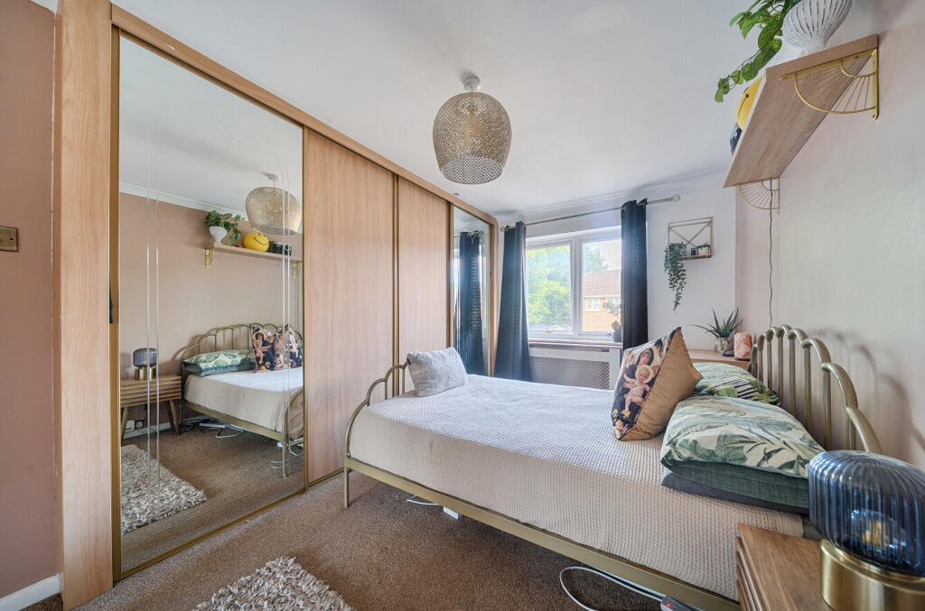 1313700-17-685af7...