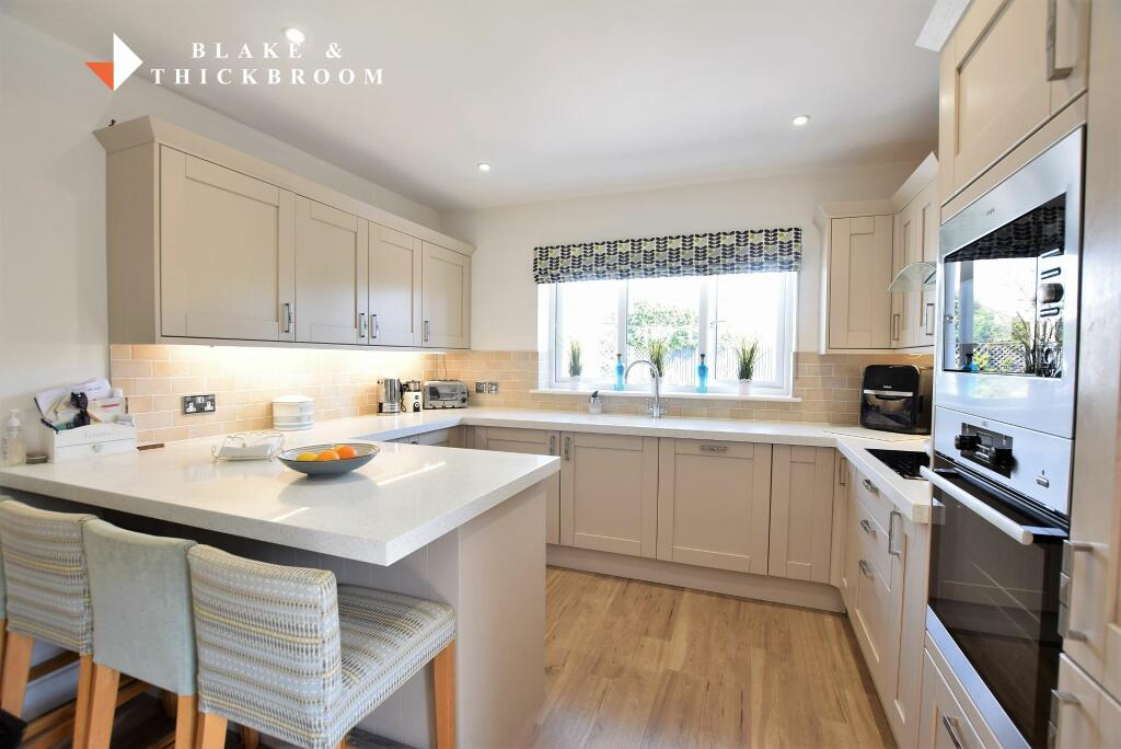KITCHEN BREAKFAST ROOM
