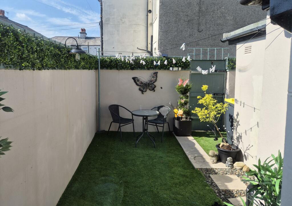 Pine Street Rear Yar