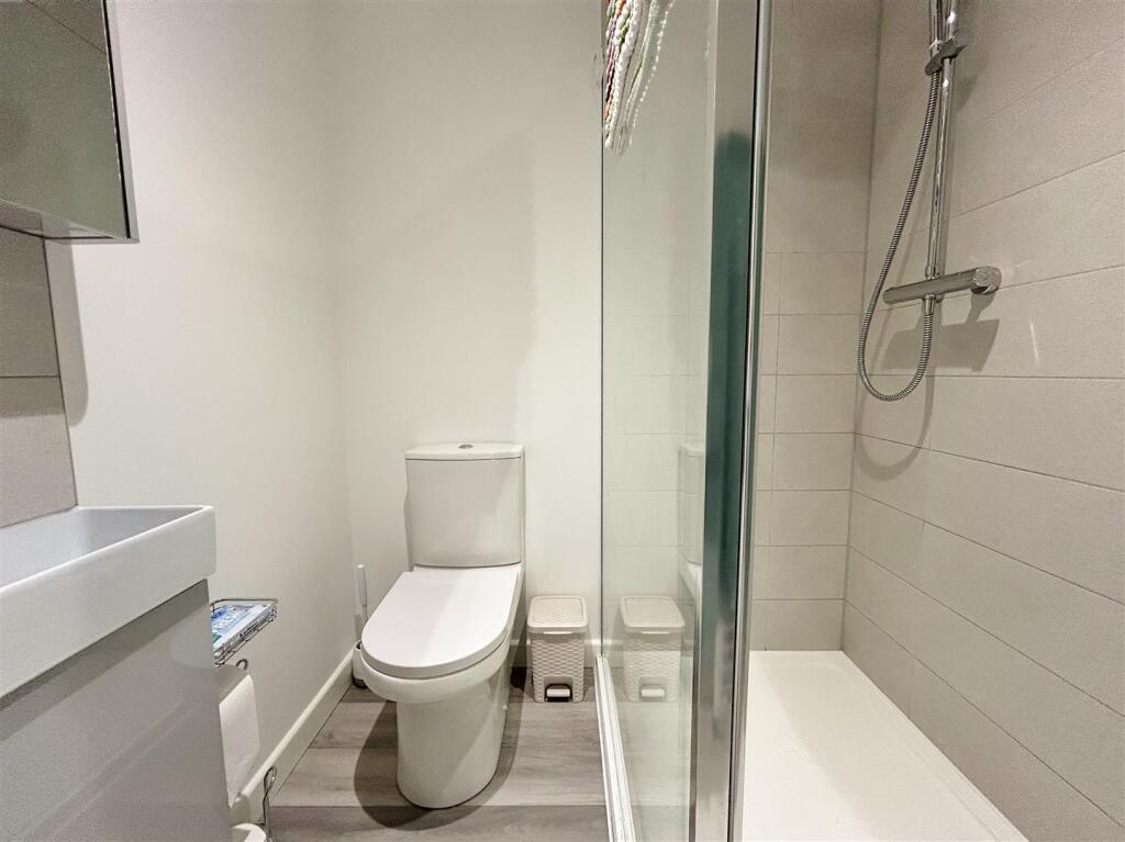 Master Bedroom En-Suite