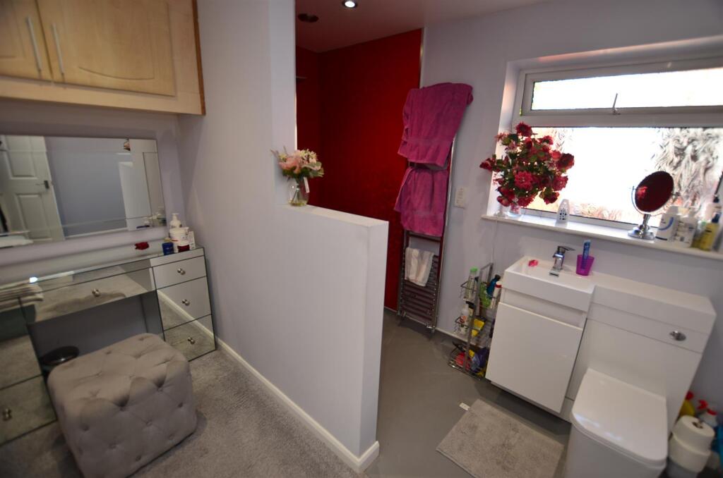 Shower Room/En Suite