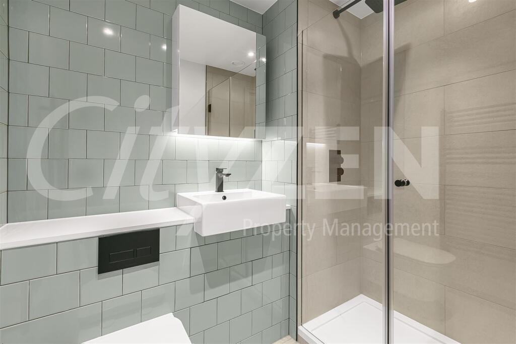 EN SUITE SHOWER ROOM