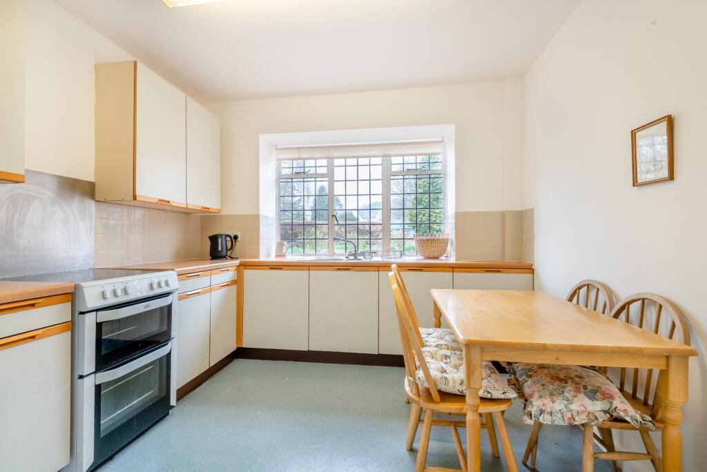 Kitchen/B'fast Room