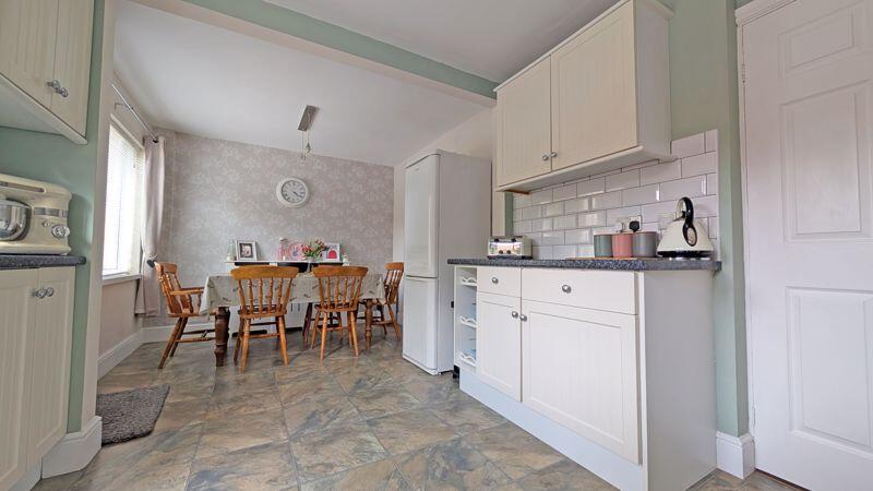 KITCHEN DINING AREA