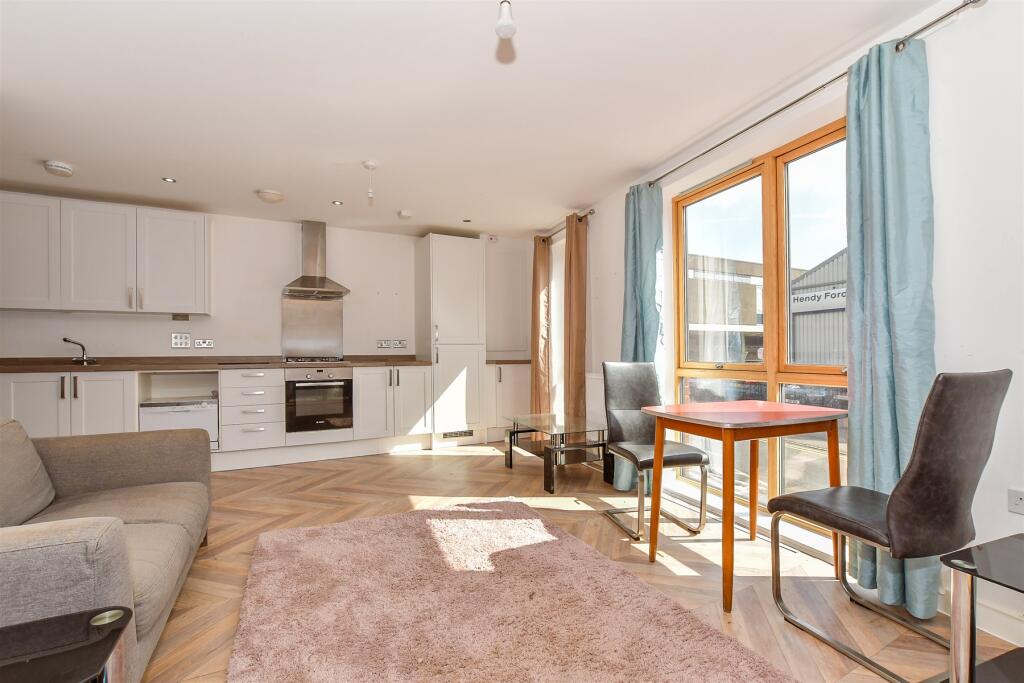 Lounge/ Diner/ Kitchen