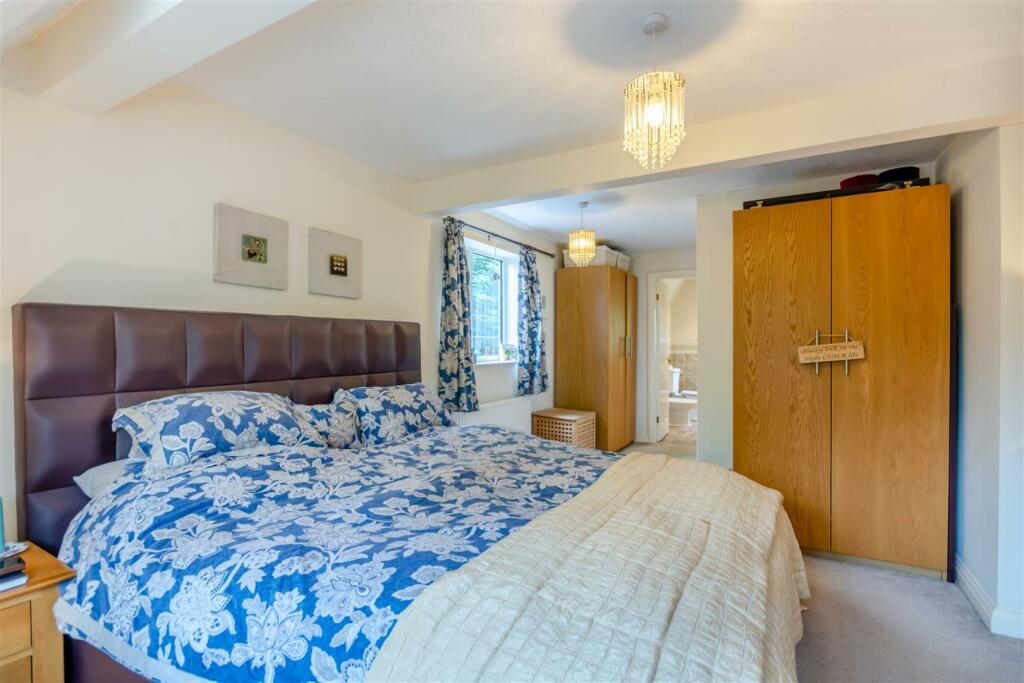 8550825-interior36.jpg